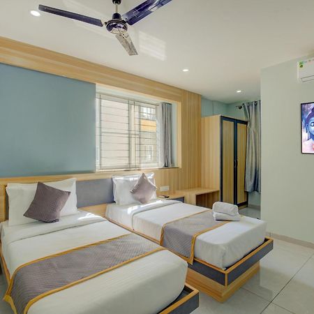 Hotel Park Lane Yelahanka 벵갈루루 외부 사진