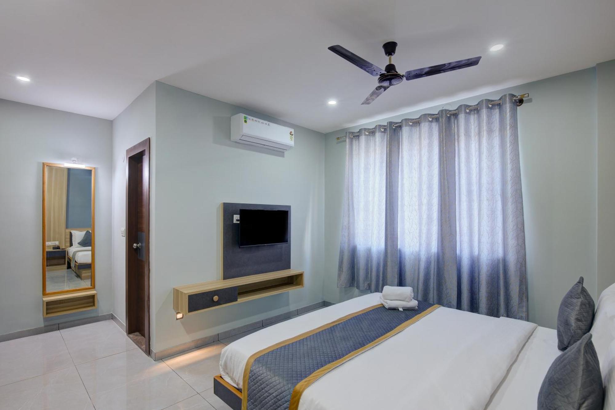Hotel Park Lane Yelahanka 벵갈루루 외부 사진