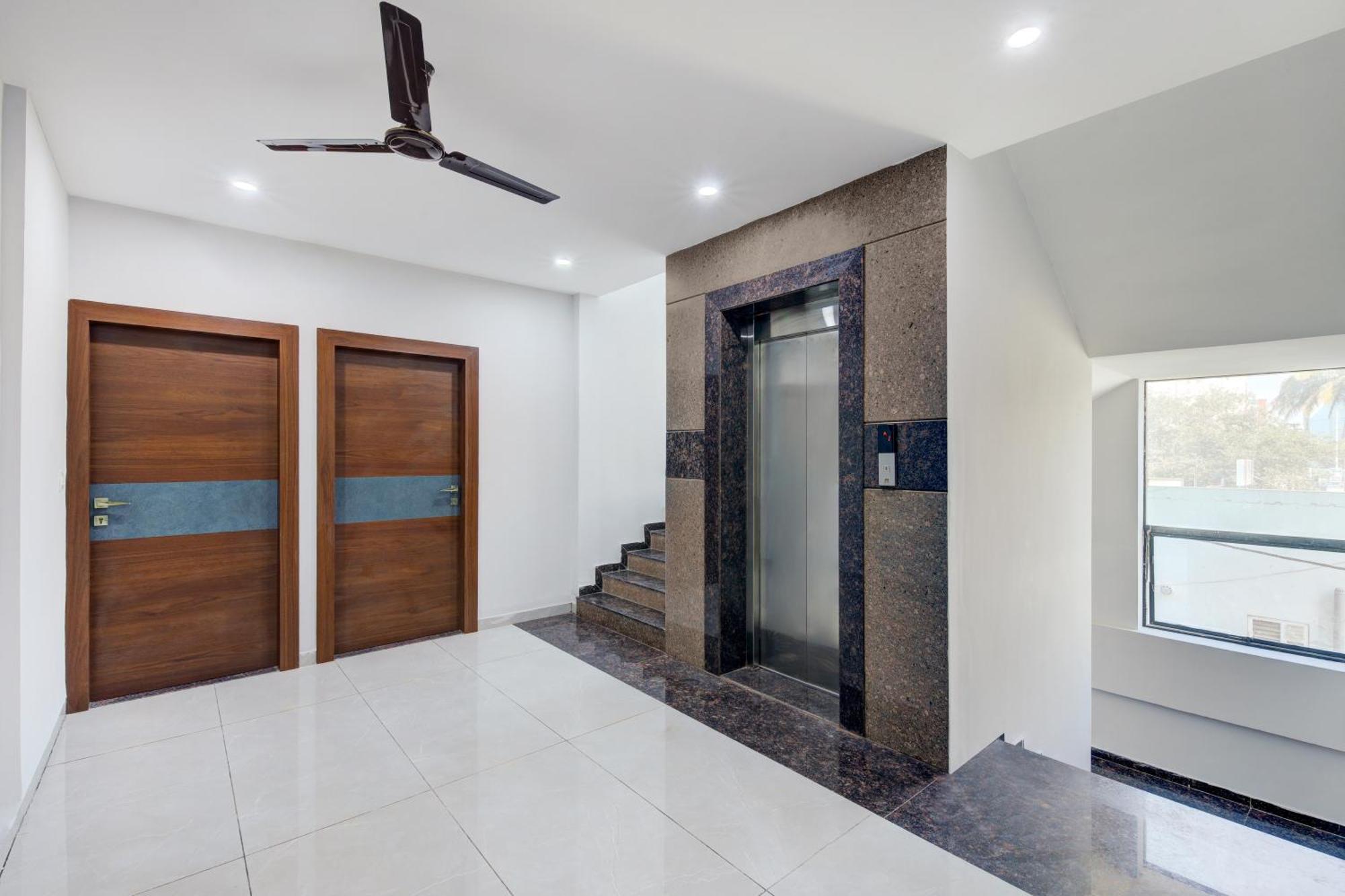 Hotel Park Lane Yelahanka 벵갈루루 외부 사진