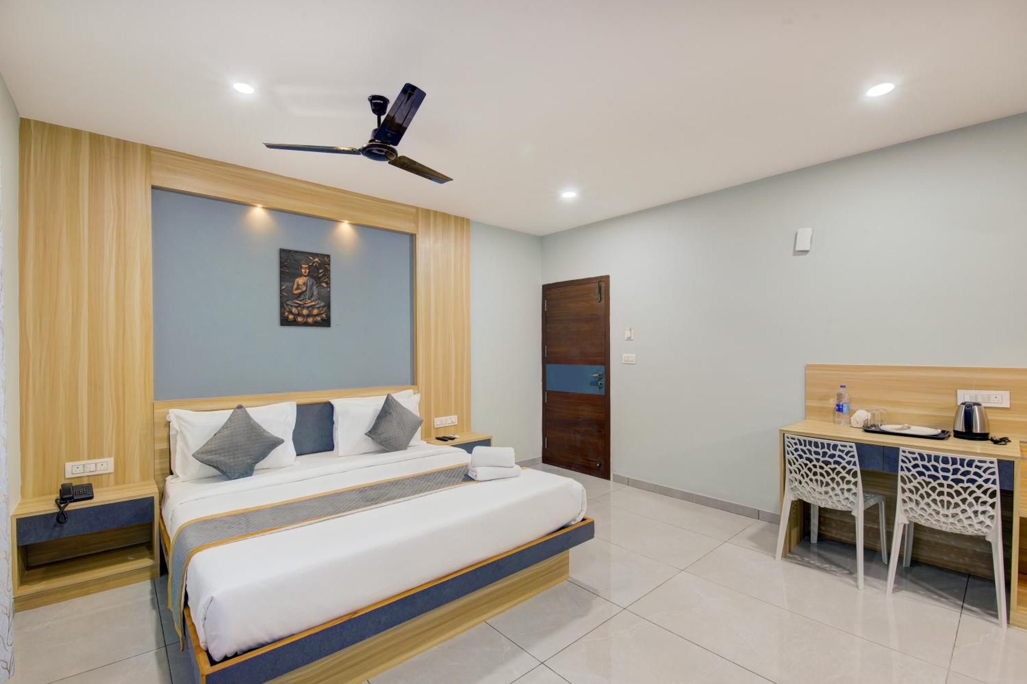 Hotel Park Lane Yelahanka 벵갈루루 외부 사진